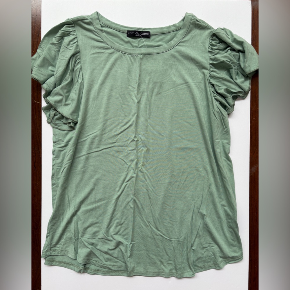 NWT Kim & Cami Light Green Short Sleeve Tee